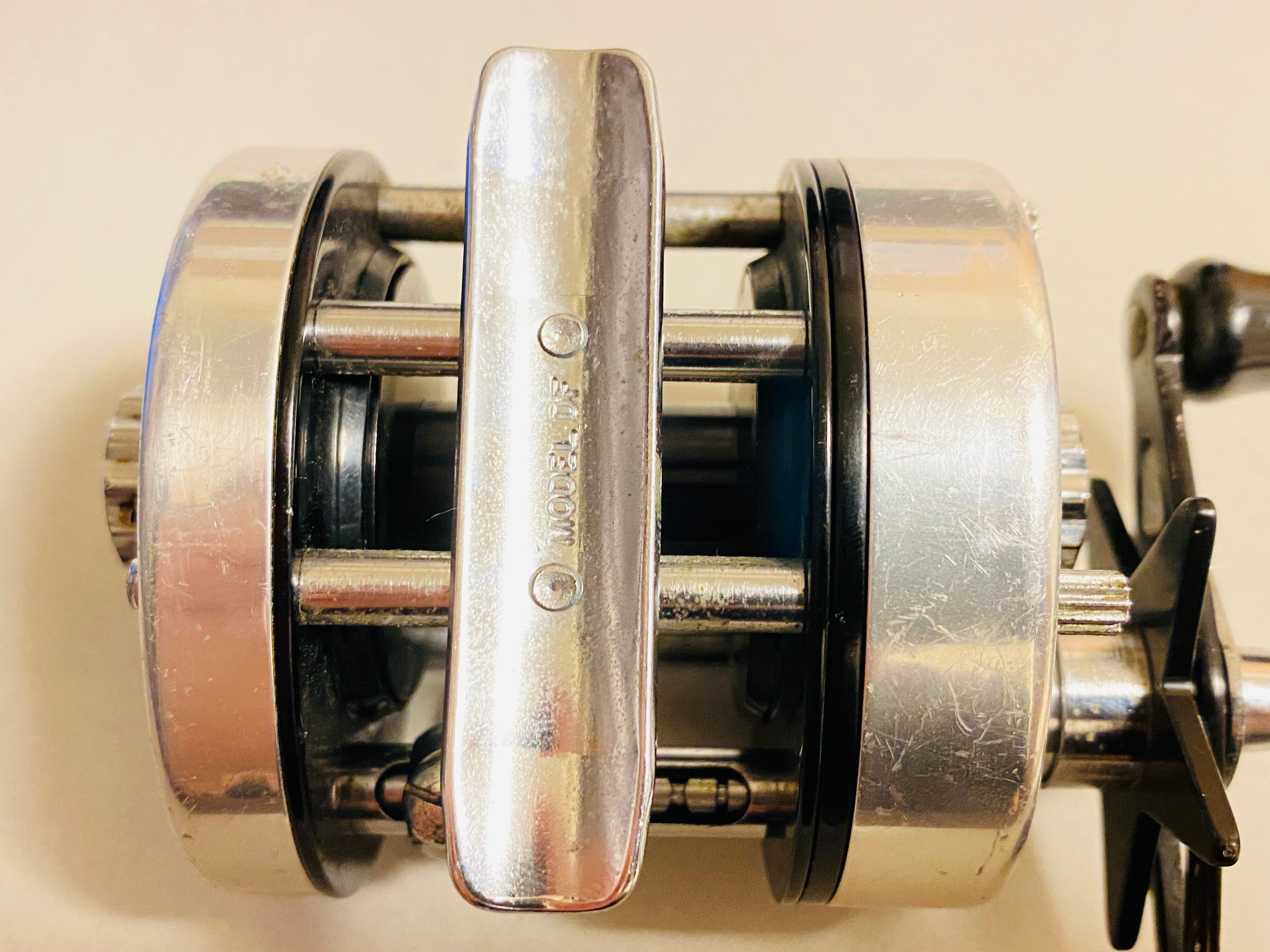 Pflueger 2800 MODEL DF [8838] | Tackleshop GTA