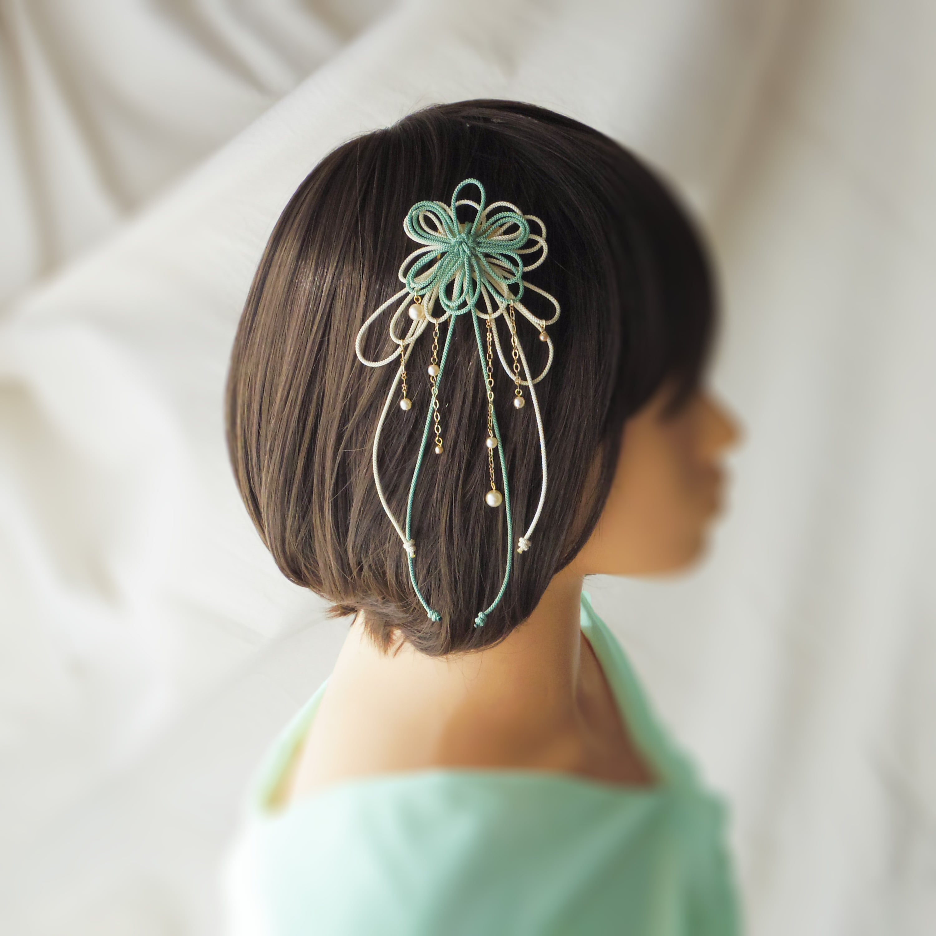 飾り結びヘアコーム(小)「瑞、其レハ」(淡緑×アイボリー)【軽量で簡単和装ヘア】浴衣・着物・七五三や成人式に。