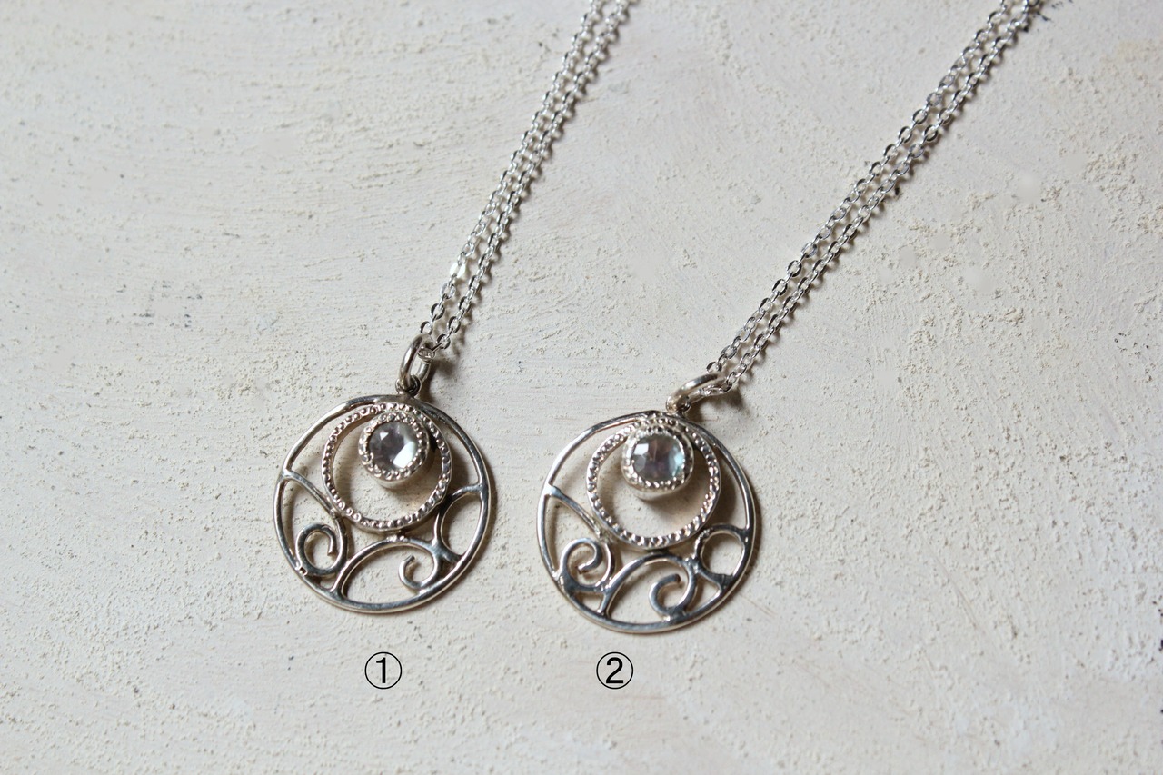 ブルームーンストーンのネックレス