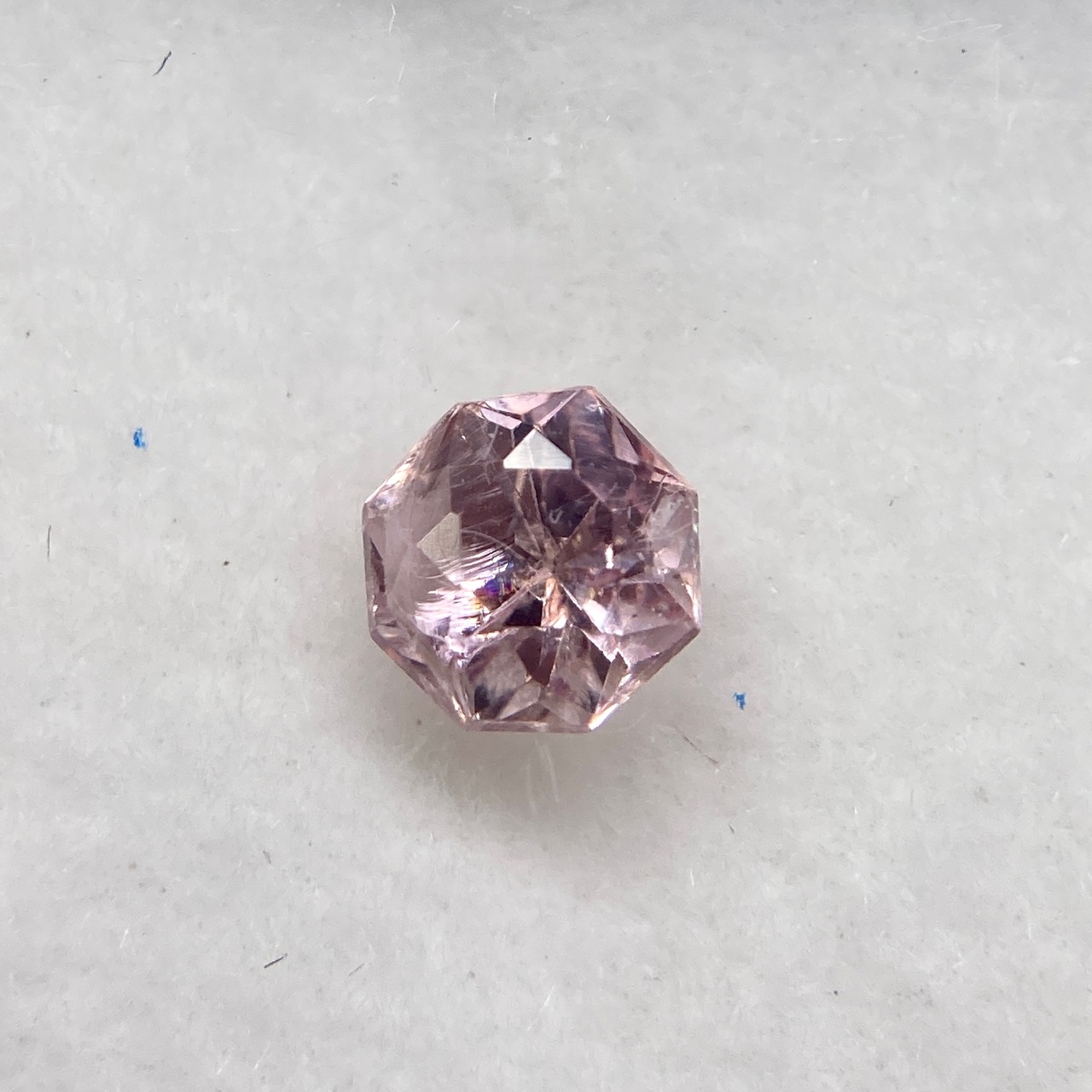 お花みたいなスピネル 訳あってお買い得 淡いピンク系 約4.9mm r-0207