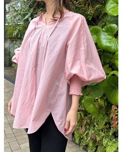 【na】ショルダーボリュームチュニックシャツ バンドカラーチュニックシャツ／クレリック／長袖／NON IRON