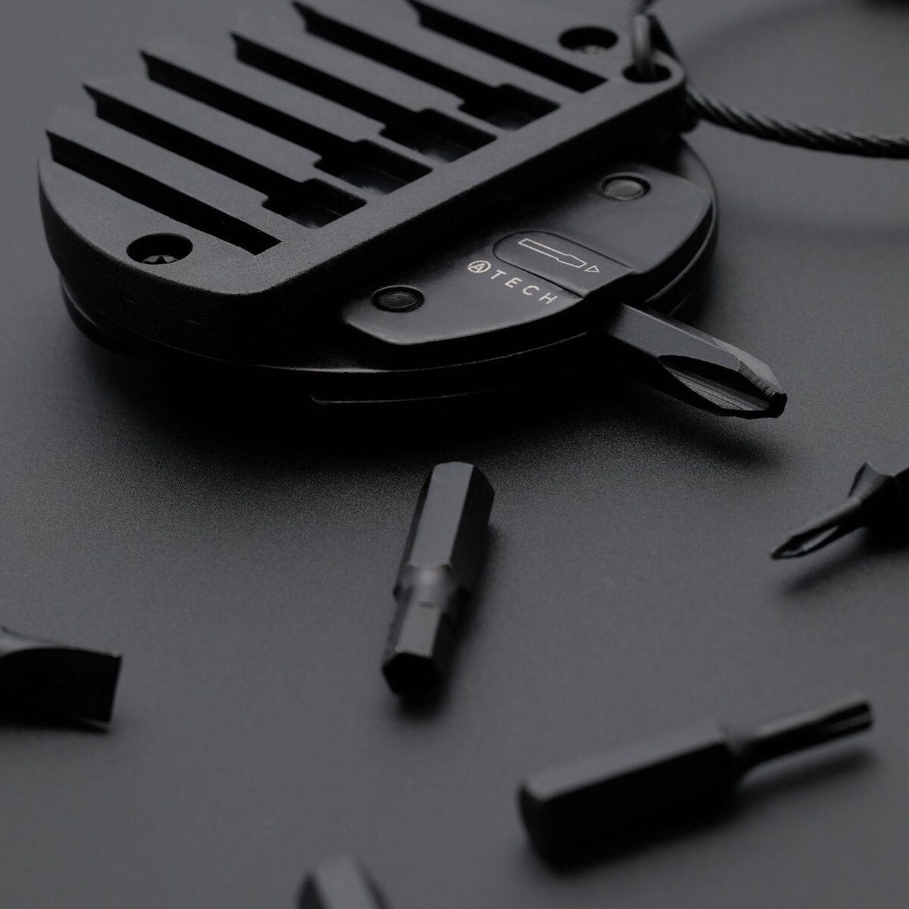 8 in 1マルチツールキーチェーン