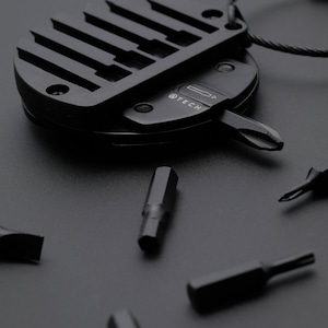 8 in 1マルチツールキーチェーン