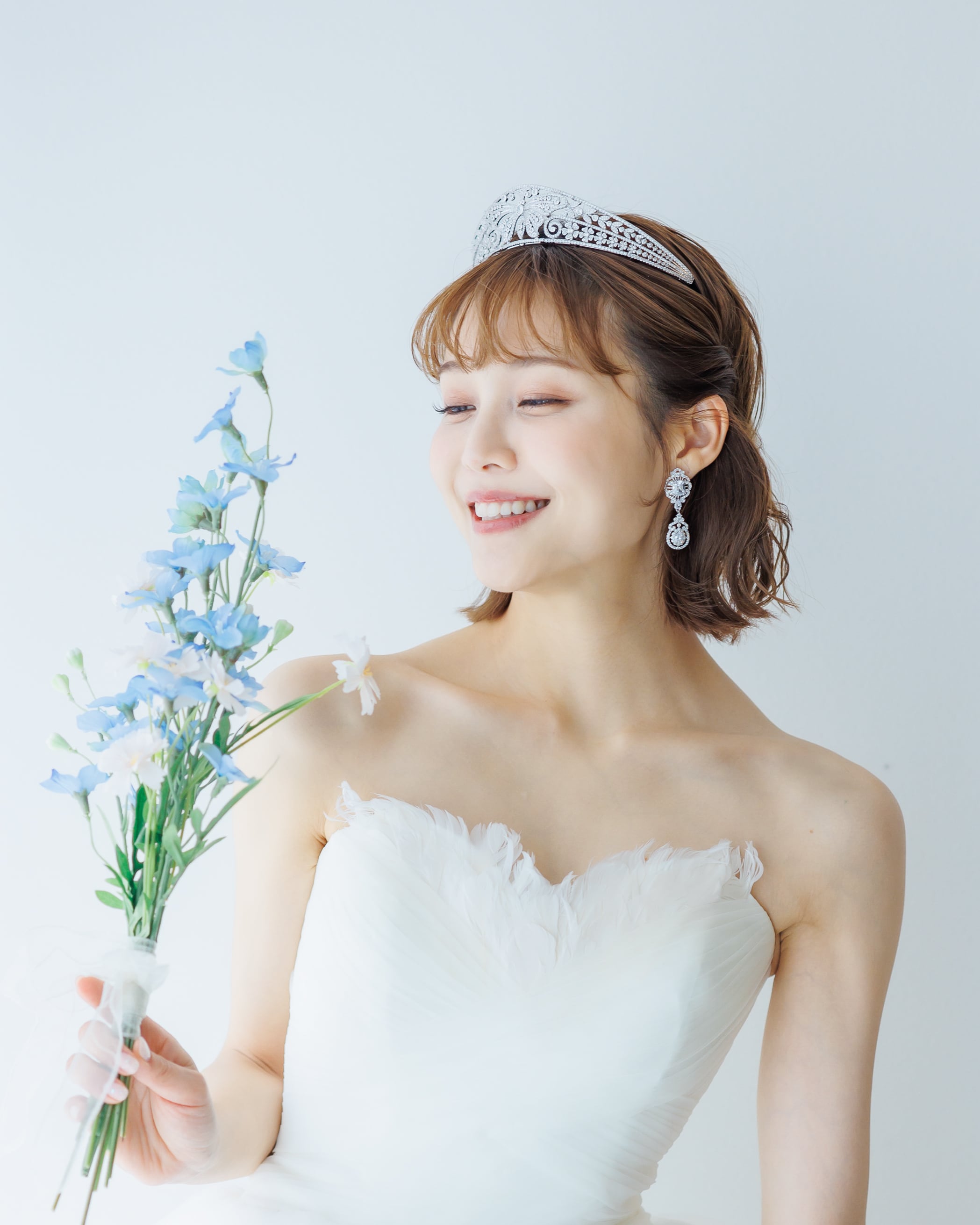 ドレセル・ウエディングドレス【ティアラ・ブライダルインナー・パニエ付き】 バタフライティアラウェディング【AH2203-01】 | ブライダル