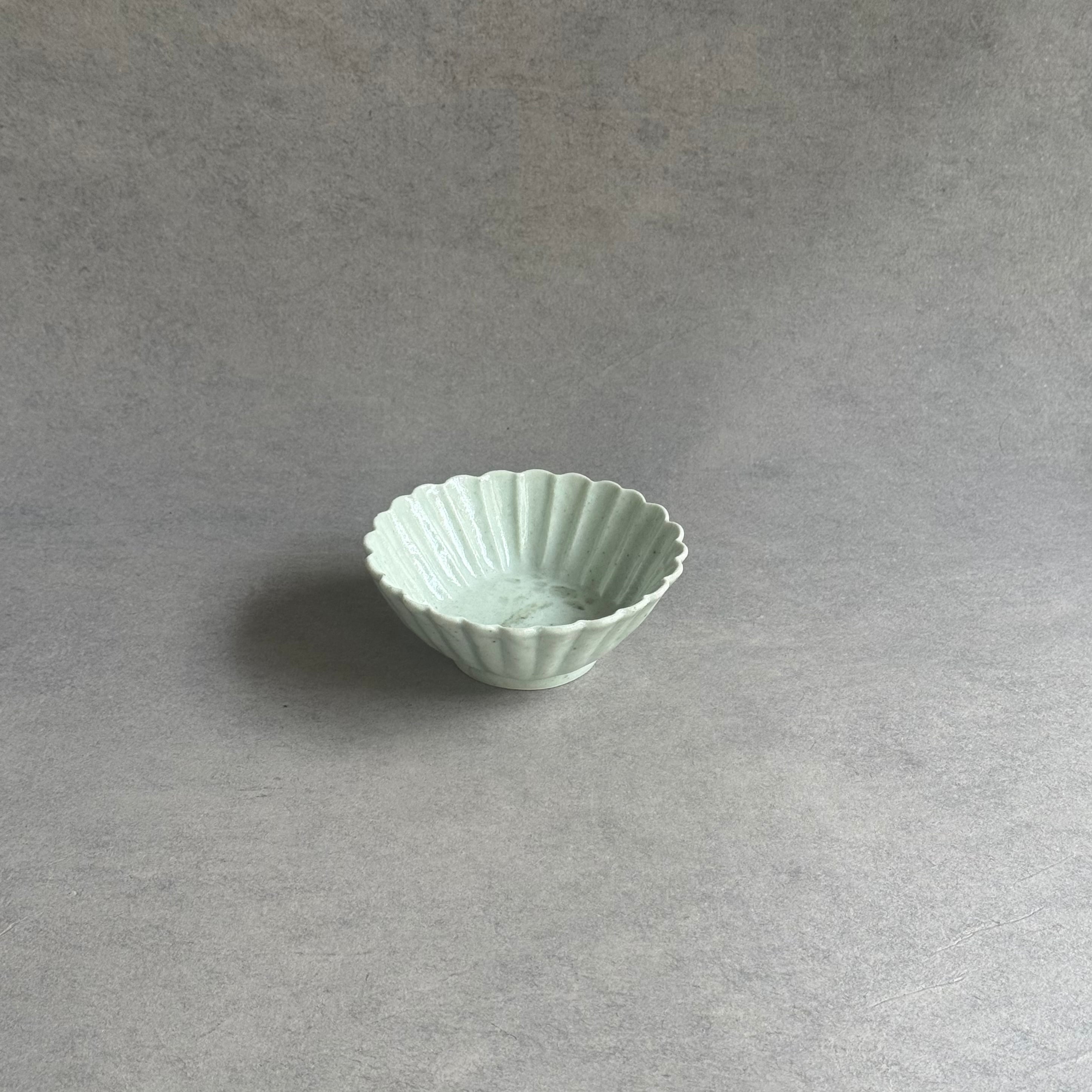 吉田崇昭 染付菊形絵替り小鉢 | gallery 一白