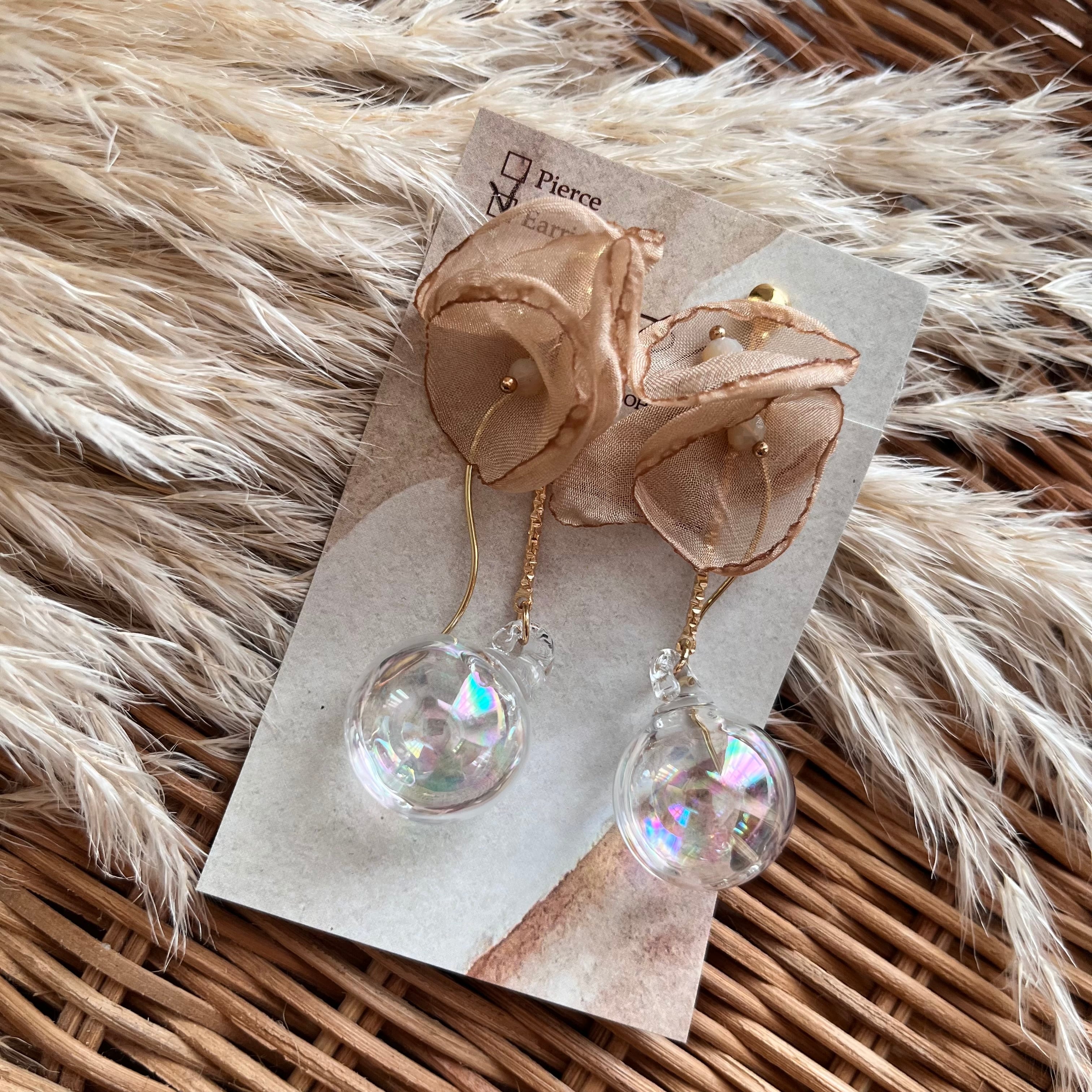 白 ビジュー パヴェボール ピアス イヤリング メモリーオイル アロマ