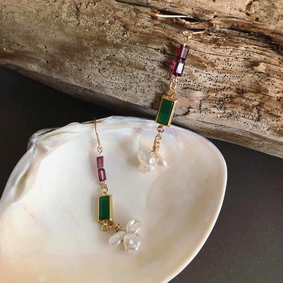 アンティークパーツとガーネットとケシパールのピアス