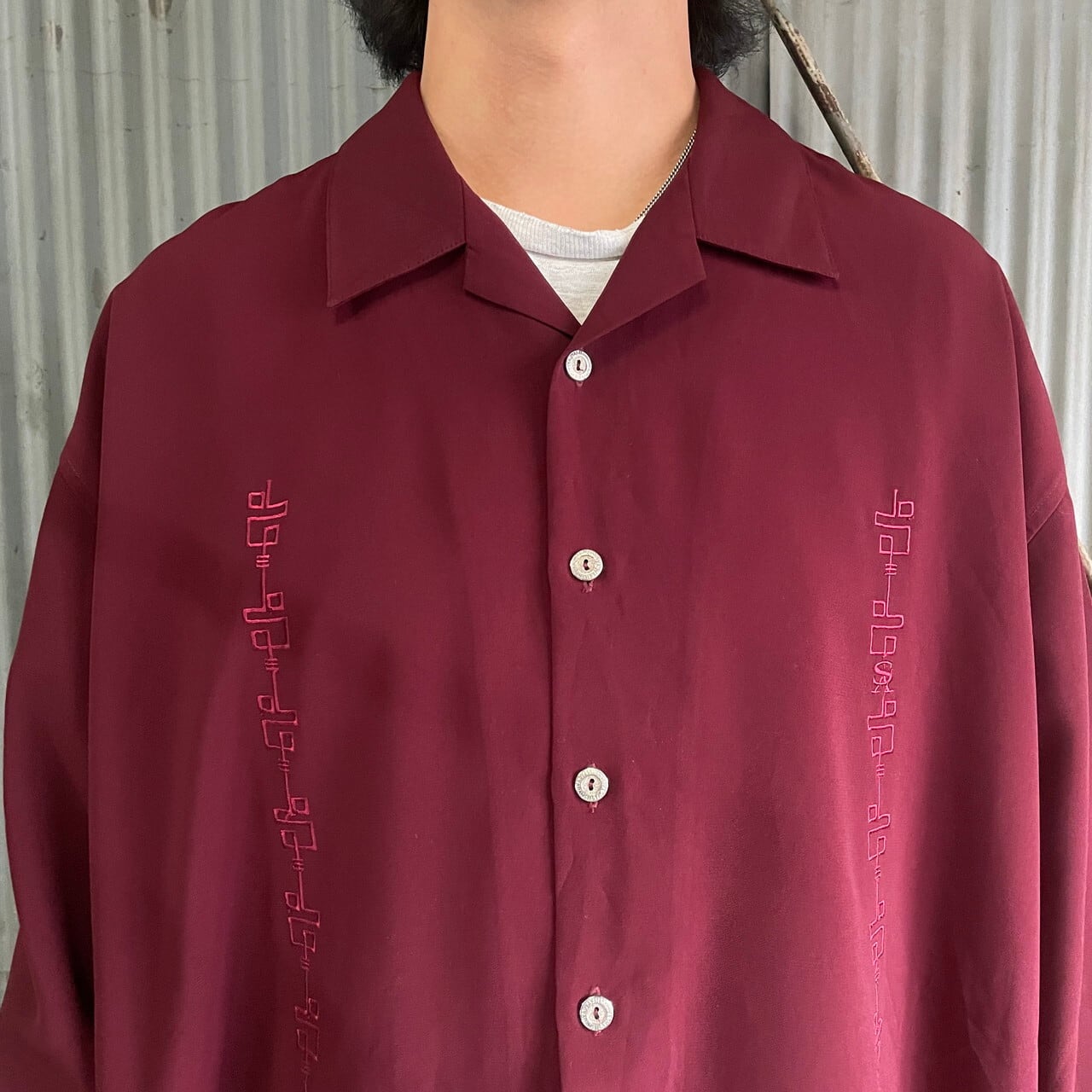 Hilton Marshall 刺繍入り赤シャツ Amazon.co.jp: 長袖シャツ 赤唐辛子