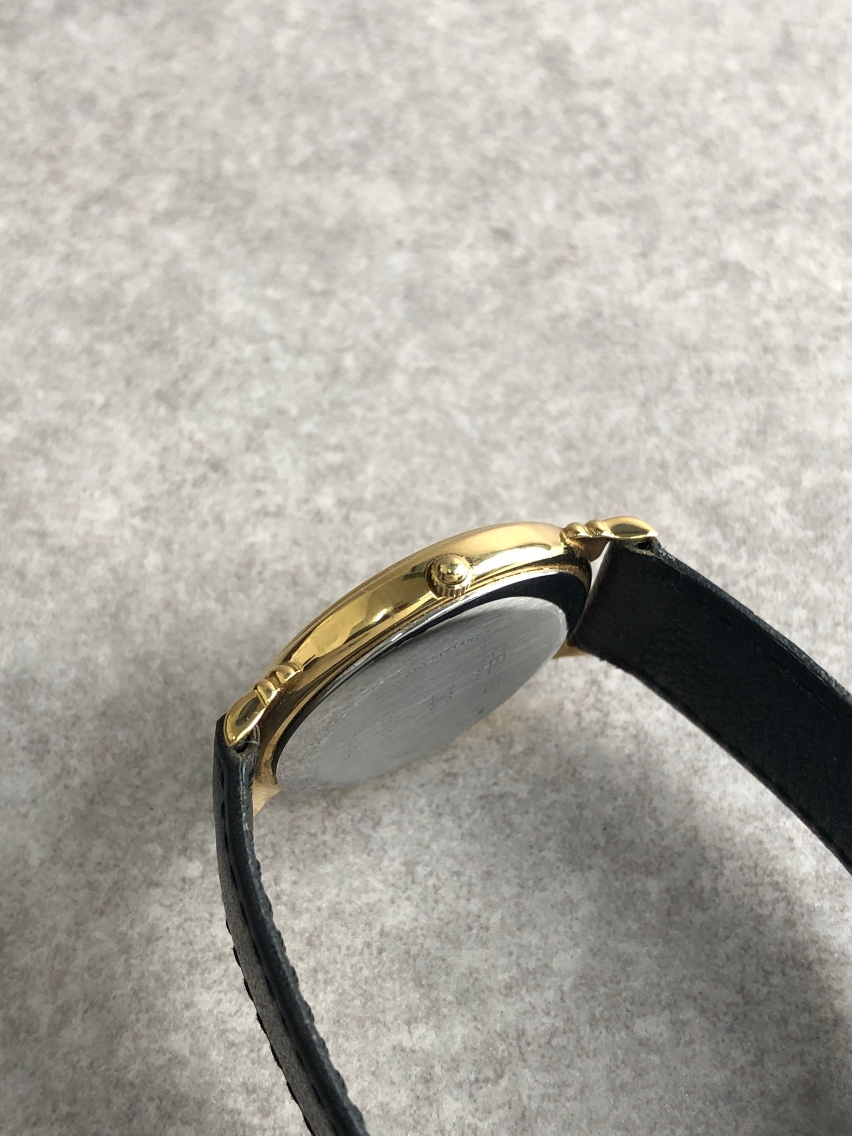 CELINE セリーヌ 腕時計 ゴールド×ブラック ローマ文字 ステンレス