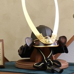 鈴甲子雄山 【Armadura 呂武 7号】 兜飾り 平台飾り 五月人形｜木製｜茶革｜和モダン｜コンパクト thumbnail 5