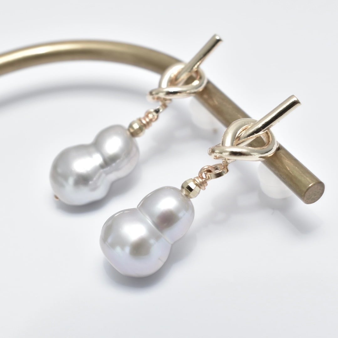 【衣】coscos ノットグレーバロックピアス