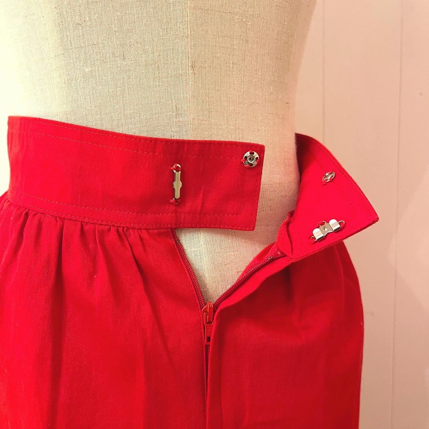 red cross belt semi tight skirt