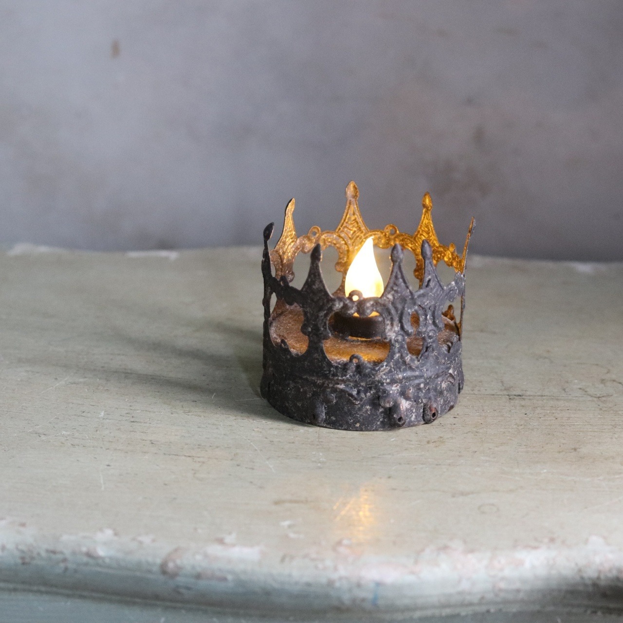 LEDブリキランプ　ティアラ　ブリキ製　キャンドルライト　電池LED　　シャビースタイル