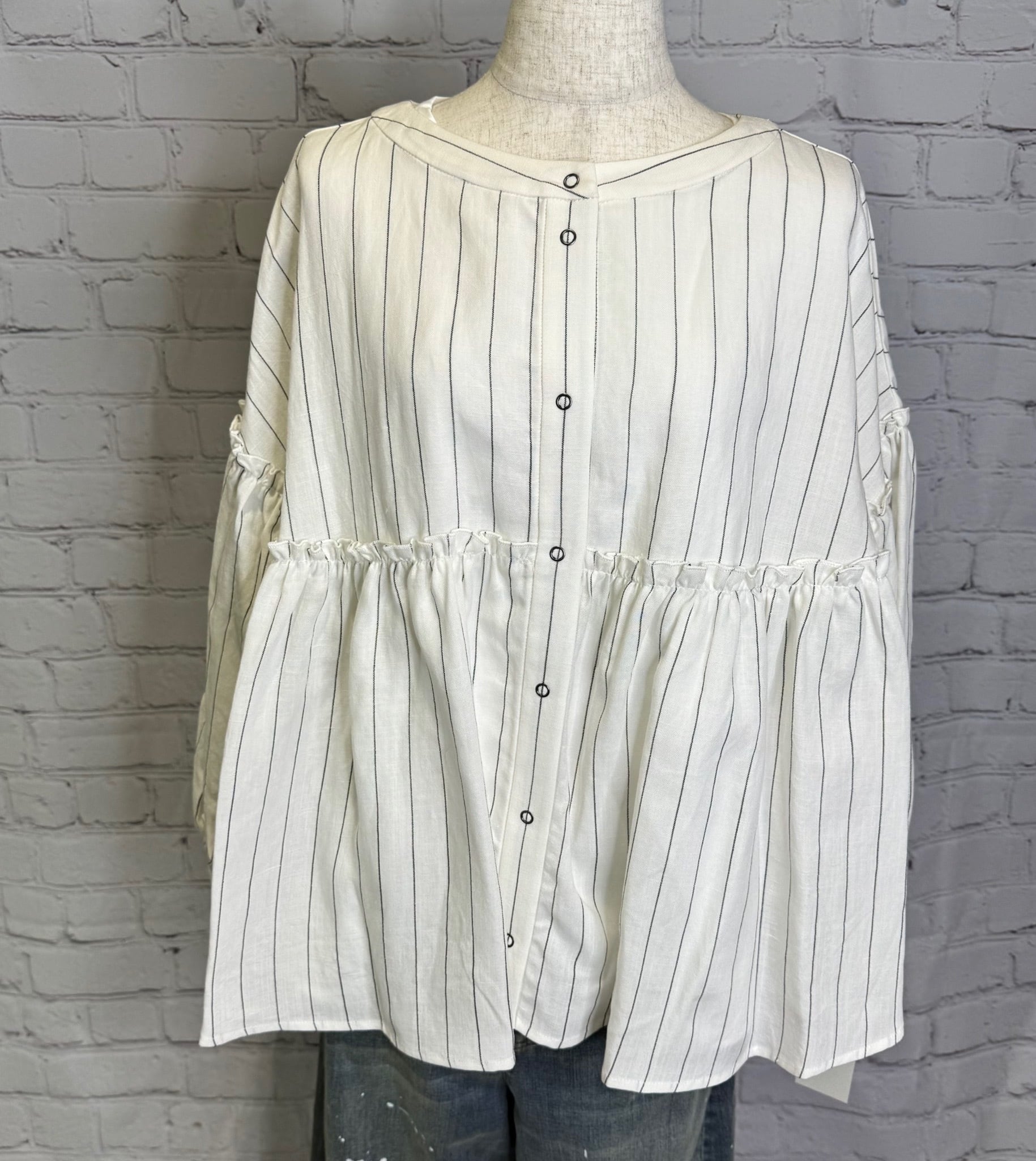 SALE！ayane アヤン ピンストライプボリュームスリーブシャツ 836619