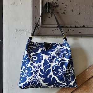 MEKU bag -PETANKO- M size / blue botanical