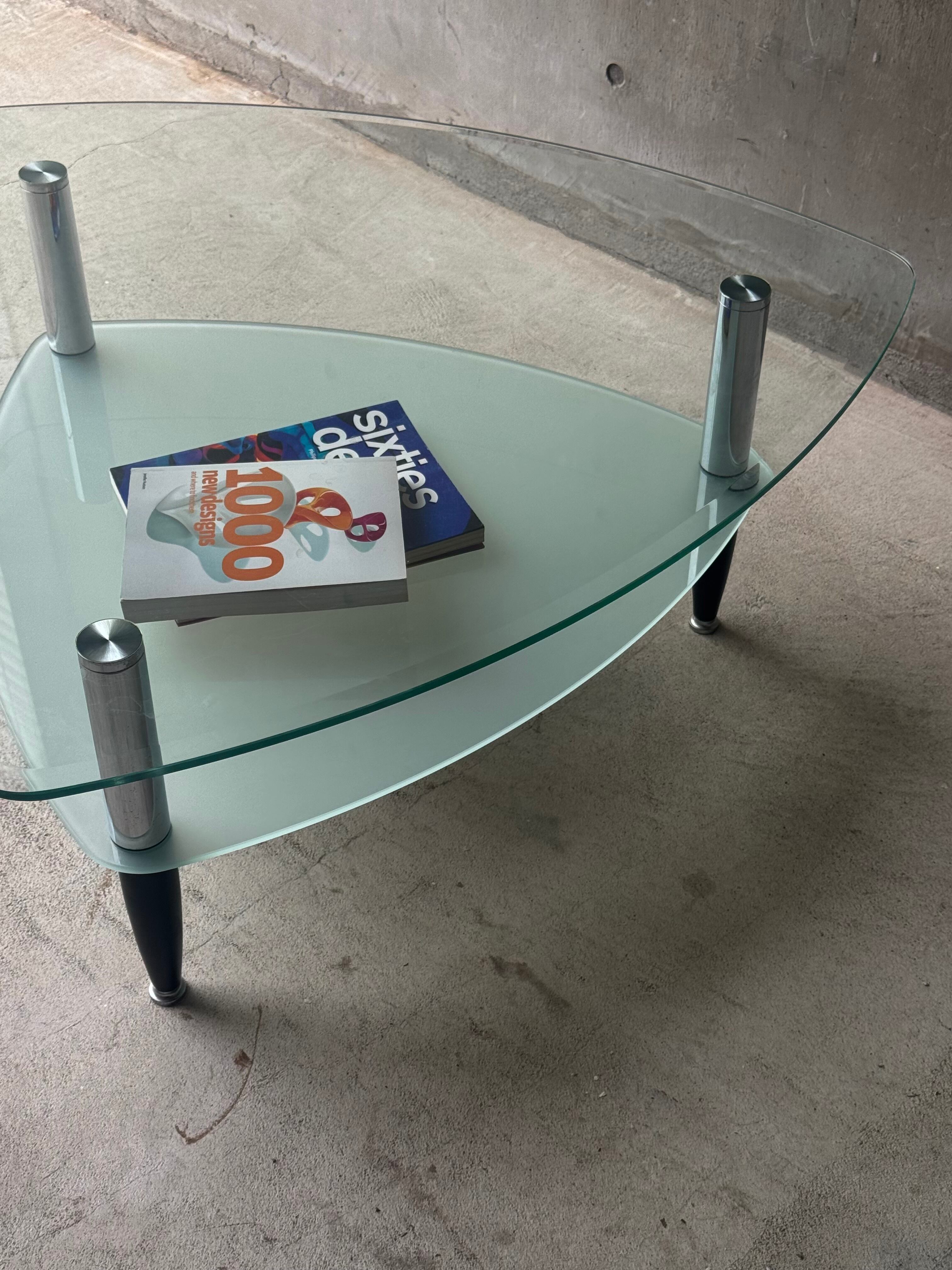 Round Triangle Table ラウンドガラステーブル Round Triangle Table | No Rest
