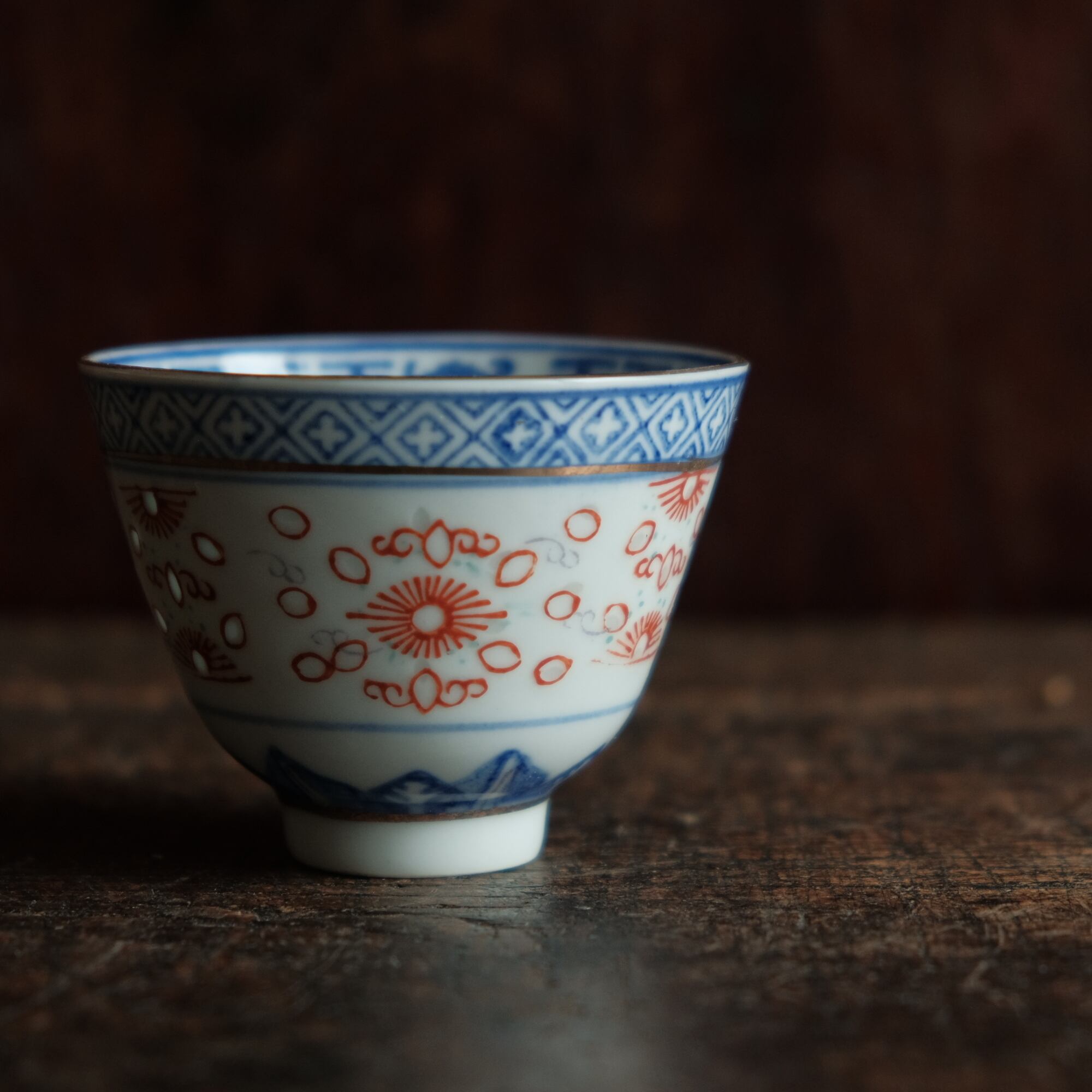 チャイナレトロで可愛い◇花と漢字。中国景徳鎮 赤絵金彩猪口 茶杯 蛍