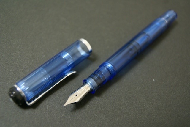 2009　ペリカン M２０５ ブルーデモンストレーター　Pelikan M205 Demonstrator Blue　　　　　　　　　　00297