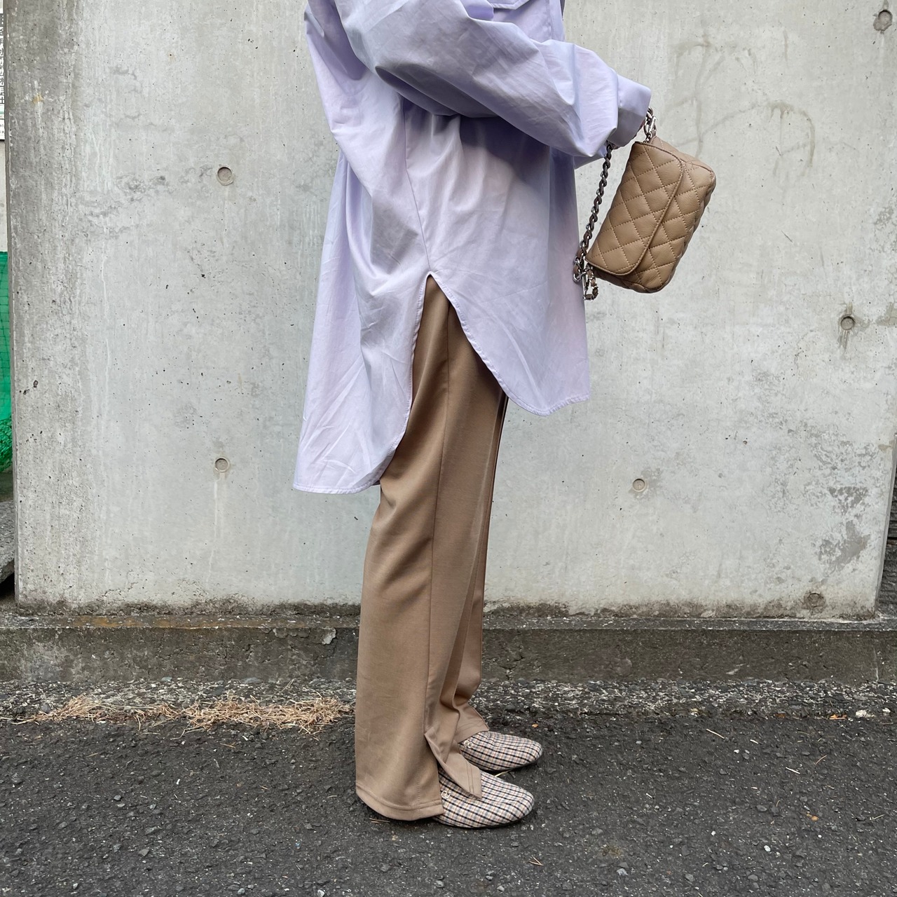 ハイウエストストレッチプレスフレアスラックス／ベージュ