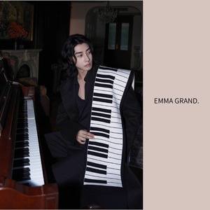 鍵盤に包まれるメロディーマフラー　E00595