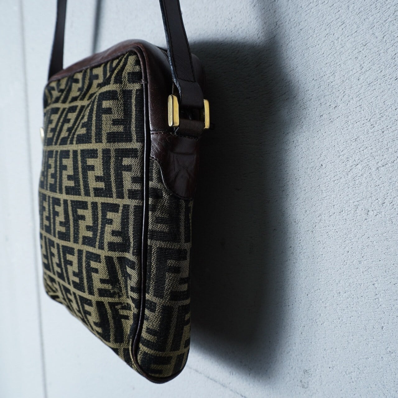 Fendi ズッカ ブラウン ロゴ ショルダーバッグ 買蔵楽天 【美品】フェンディ ズッカ柄 ロゴ ショルダーバッグ