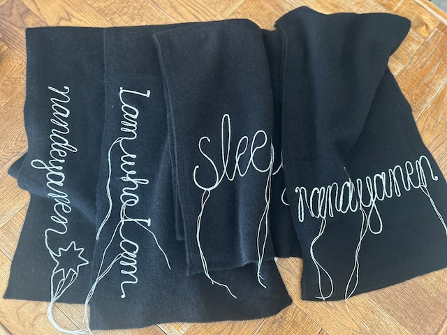 (ブラック+文字)Cashmere Letter mini stole