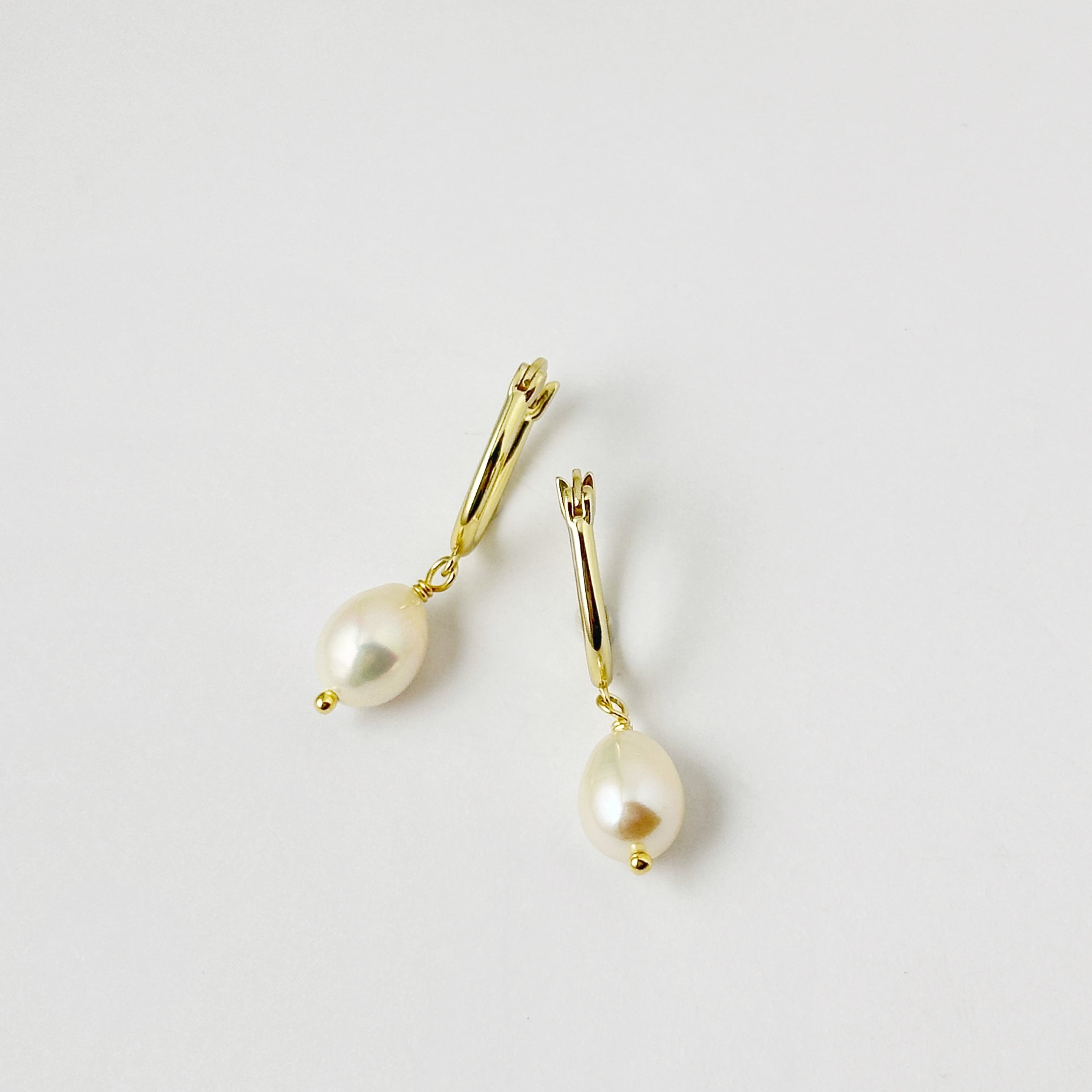 Gold Coating ゆれる パール オーバル フープ ピアス