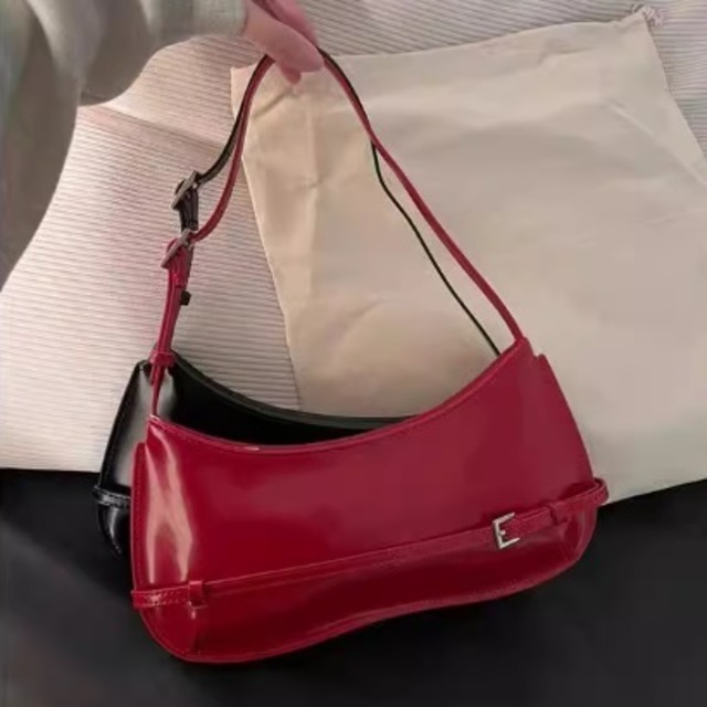 赤のアクセントでコーデに差し色を♡高見えハンドバッグ 韓国ファッション  ガーリー ミニリュック