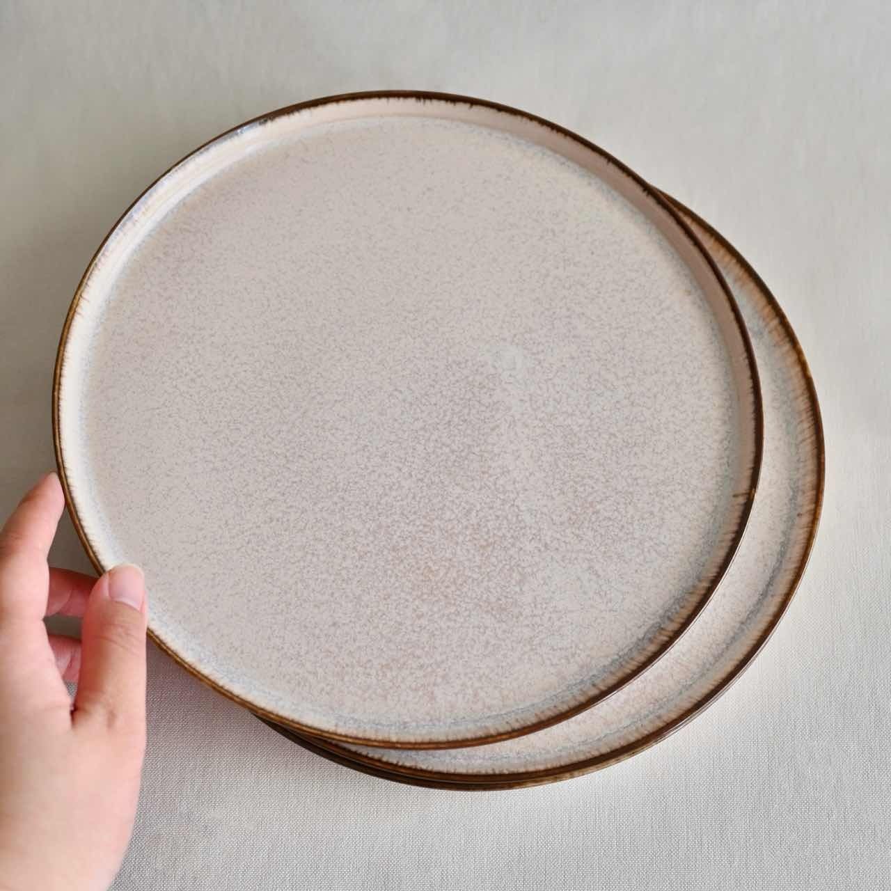 Solo エクルベージュ 23cm フラットプレート|アイボリー 白 大皿 ベージュ オフホワイト 美濃焼 日本製 レトロ食器 雑貨屋