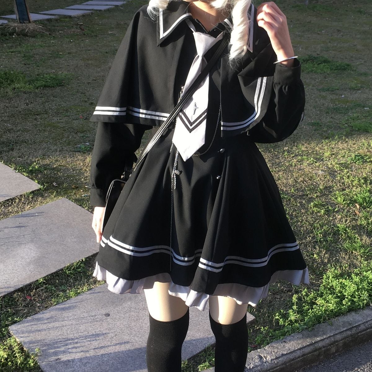魔法学園ケープ付きホワイトセットアップ | Maiden's Rêve