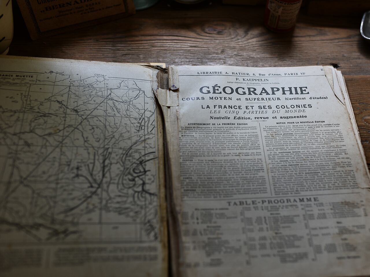 表紙のデッサンが美しい地理の本(B) *フランスアンティーク
