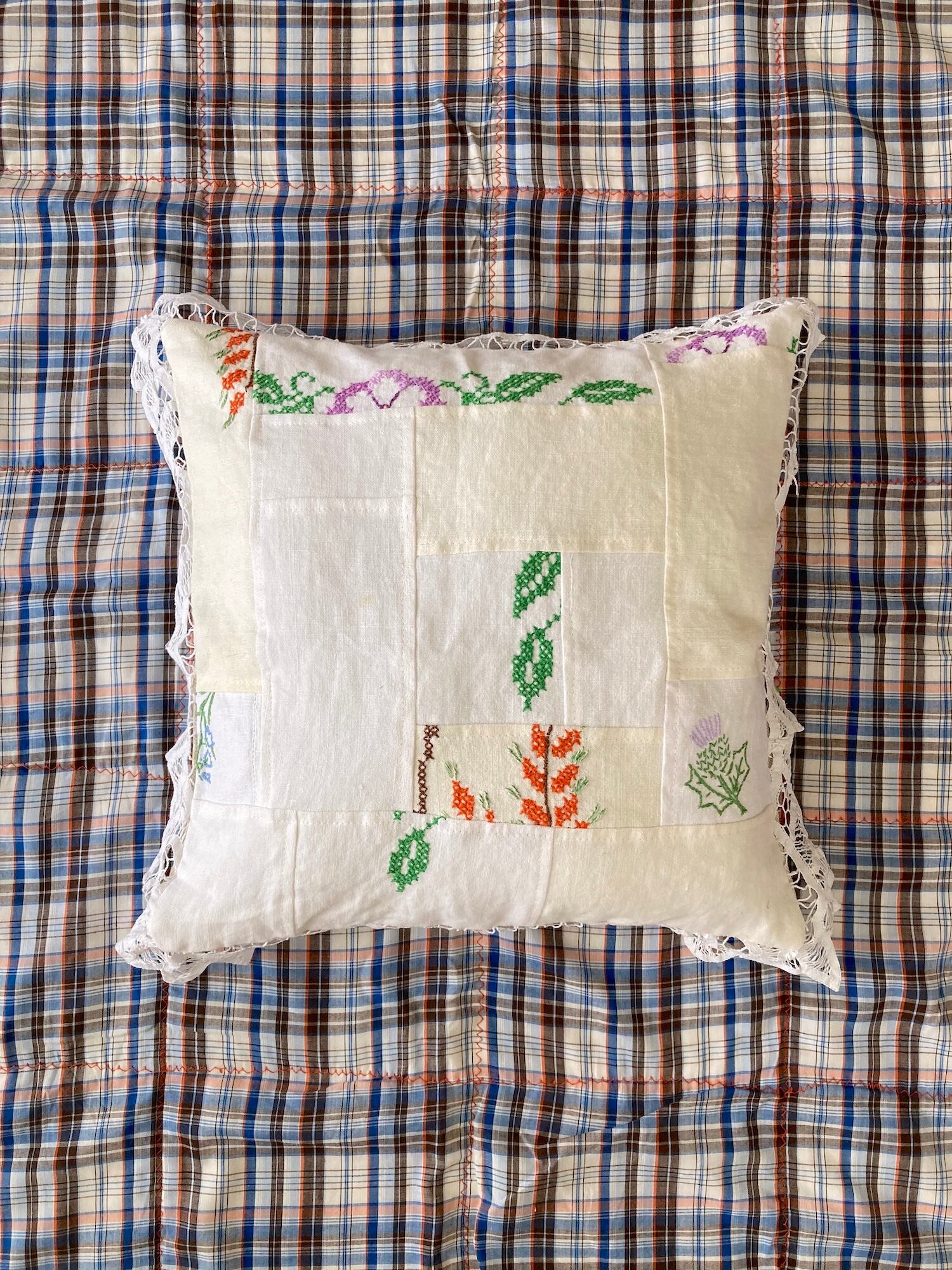 クッションカバー フランス刺繍ヴィンテージ 刺繍のリメイク 手刺繍カバー ヤオ族 手刺繍 クッションカバー | Flower & Leaf - ハシュケ［hushykke］