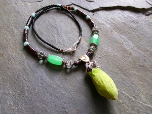 月の繭ペンダント（シルバー＋真鍮バチカン）