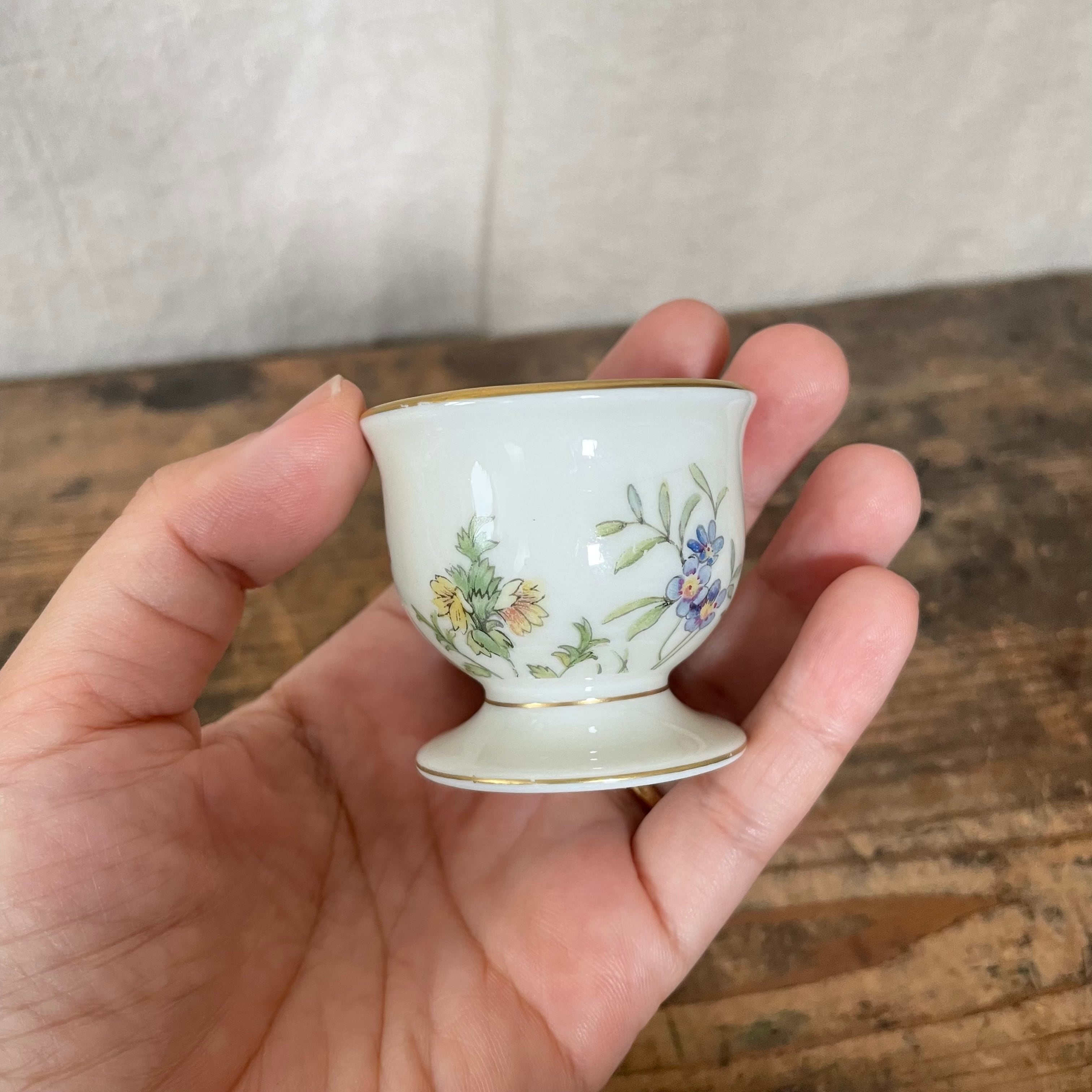 花模様のエッグスタンド | tsuitachi craft&brocante