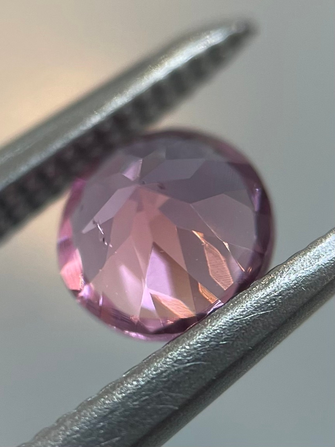 ピンクスピネル 4.6mm, 0.46ct, タンザニア産