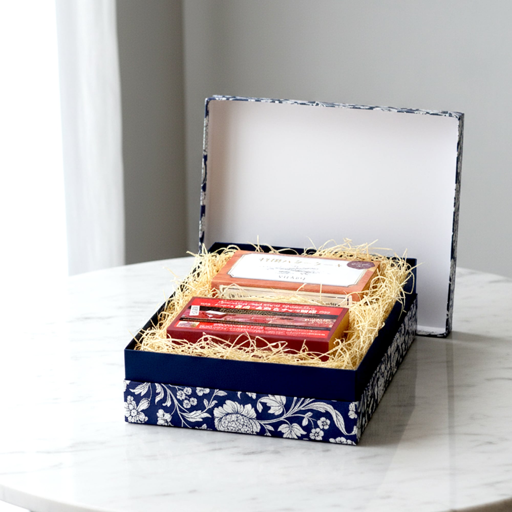 博多の赤と白 赤煉瓦チョコ物語と特撰バターケーキのセット | VISAVIS