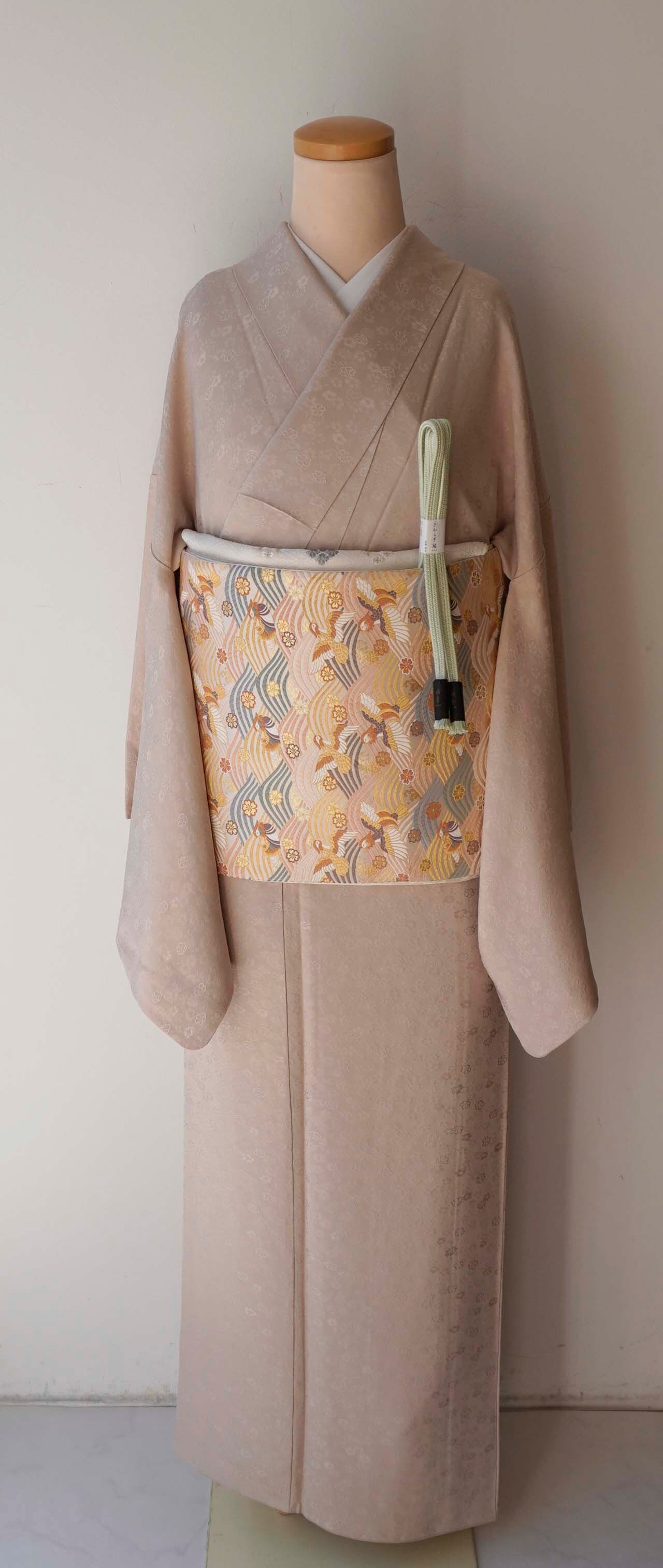 袷】灰梅地 桜地紋 色無地 | 大山キモノ・ちぇらうなぼるた