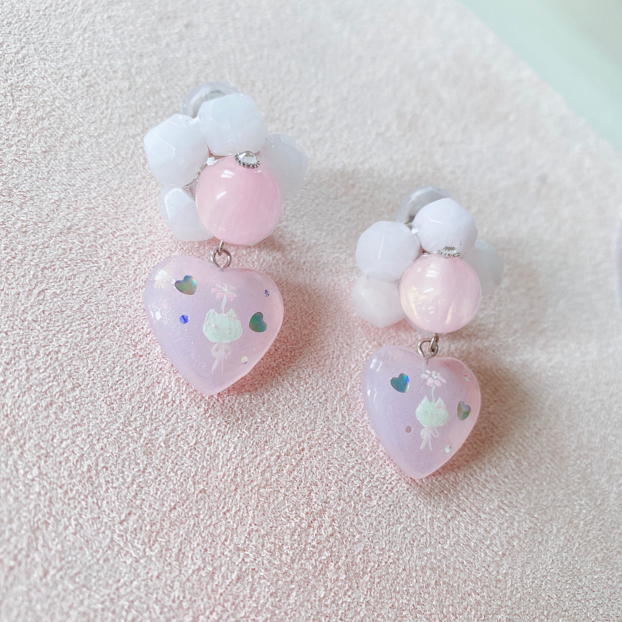 My Little Kittie ꙳ 天然石×handpaint 耳飾り (ホワイト系)