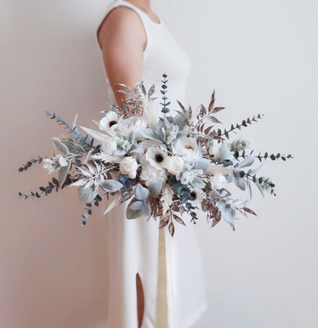 ホワイトクリスマスブーケ 造花ウェディングブーケ ブートニア付 Nabana Flower Design ホワイトクリスマスブーケ 造花ウェディングブーケ ブートニア付 Nabana Flower Design