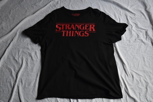 “STRANGER THINGS” RED Logo T-shirt