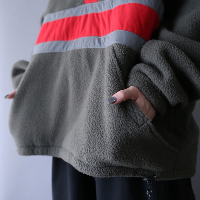 switching color design over silhouette fleece half-zip hoodie