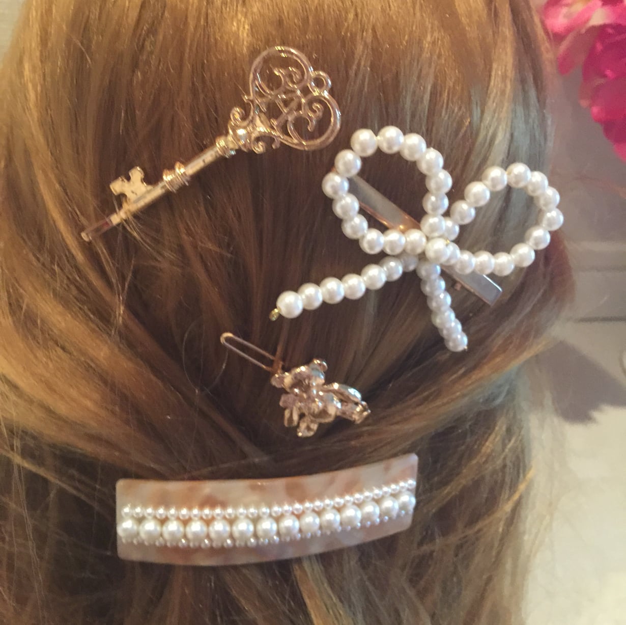 ピンクビーズ8㎜＋蝶々＆ゴールド/ヘアピン5本⭐️匿名配送⭐️ ピンクビーズ8㎜＋蝶々＆ゴールド/ヘアピン5本⭐️匿名配送⭐️ ヘア