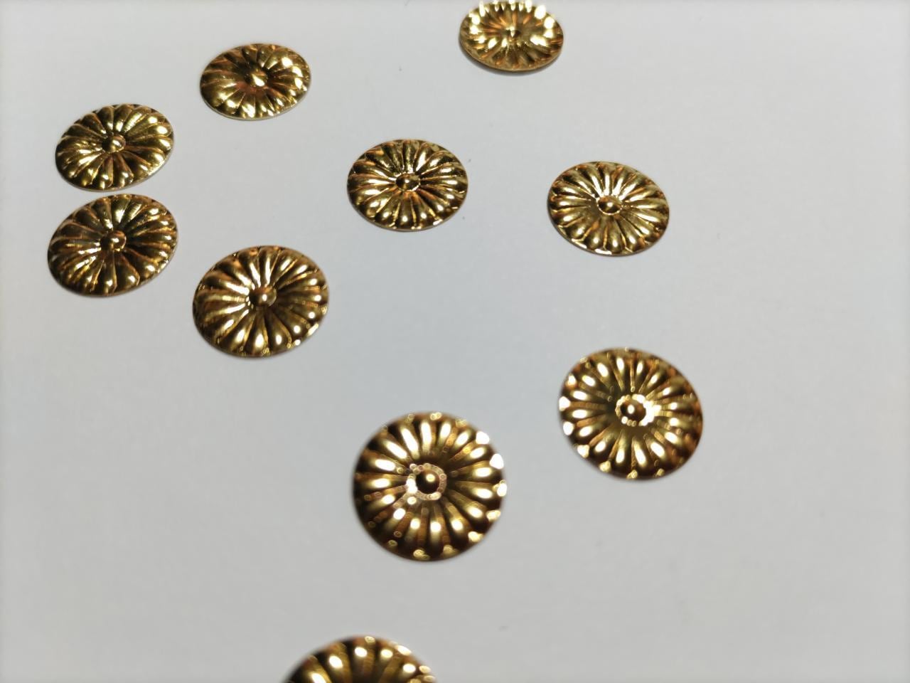 【菊紋金具】4分 x 10枚 神殿、祭り、神輿、仏壇、真鍮金具 | ㈱田中