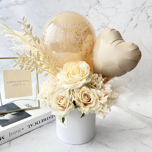 結婚お祝いにおススメ バラ×アジサイバルーンアレンジ Lサイズ