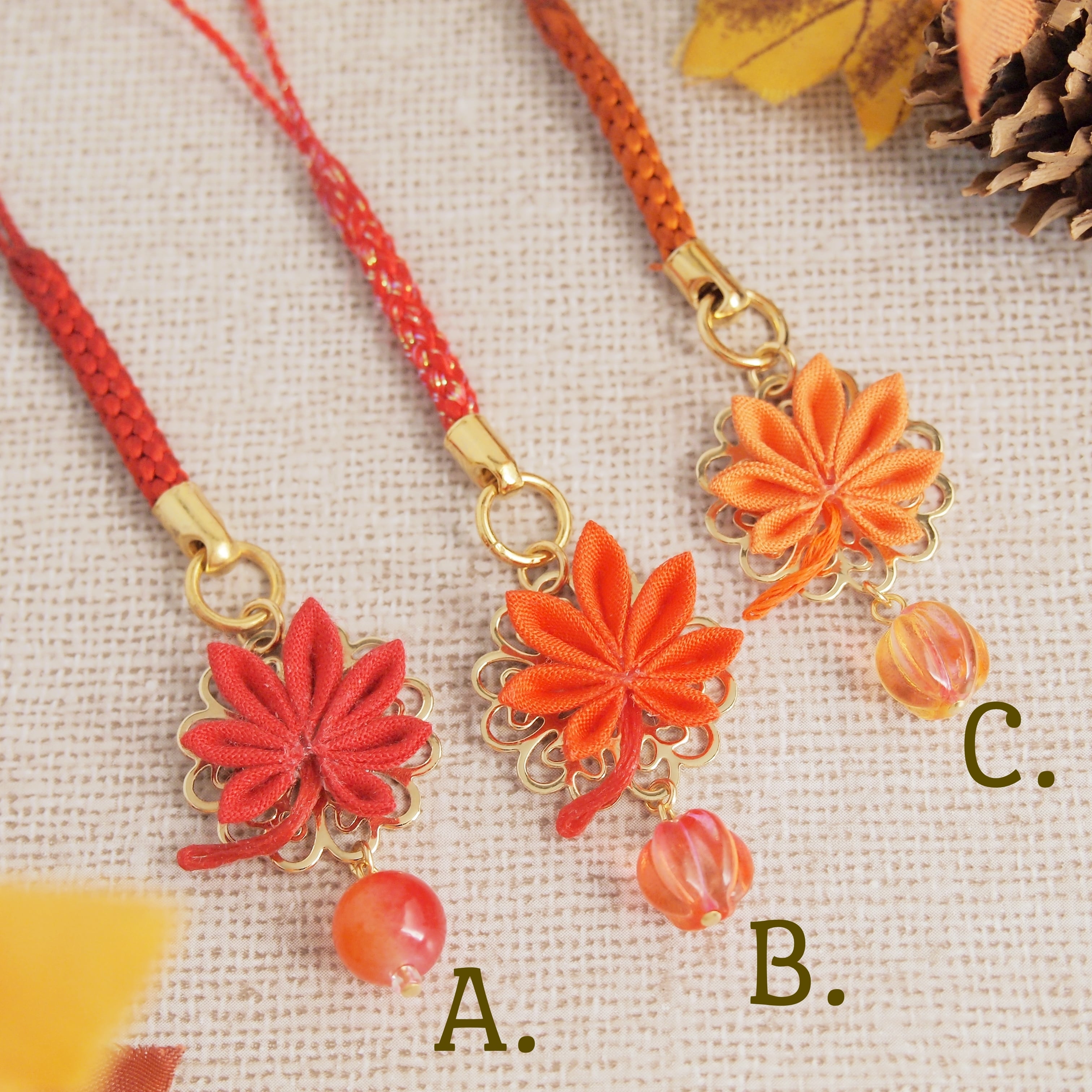 つまみ細工 もみじのストラップ 】---キーホルダー/フラワー/誕生日