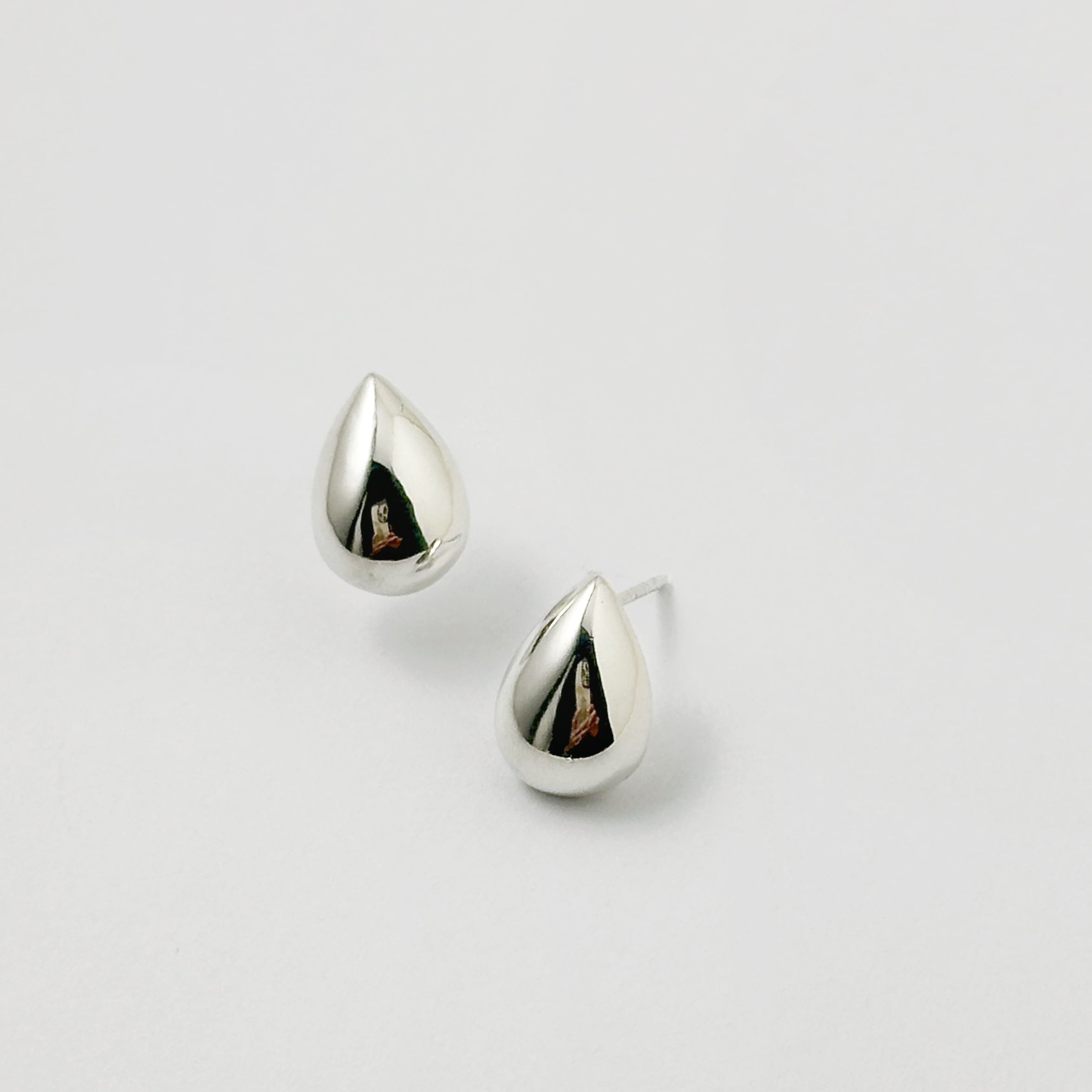 リトル ドロップ スタッド ピアス