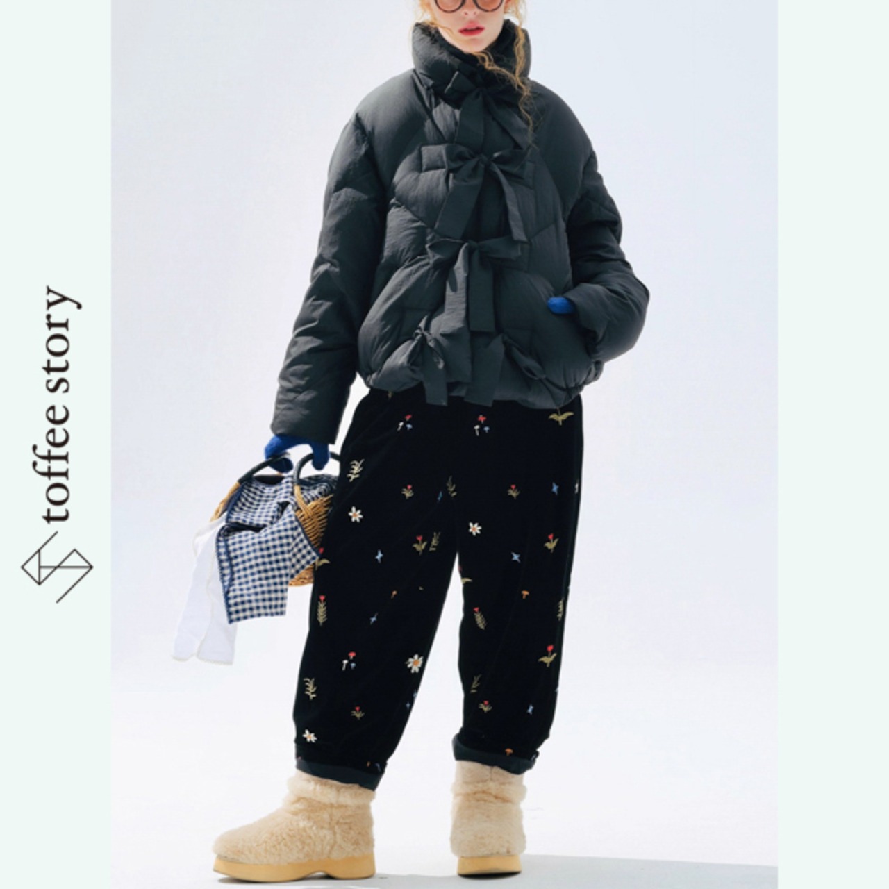 小花刺繍が可愛い ベロアリラックスパンツ 《i0798》