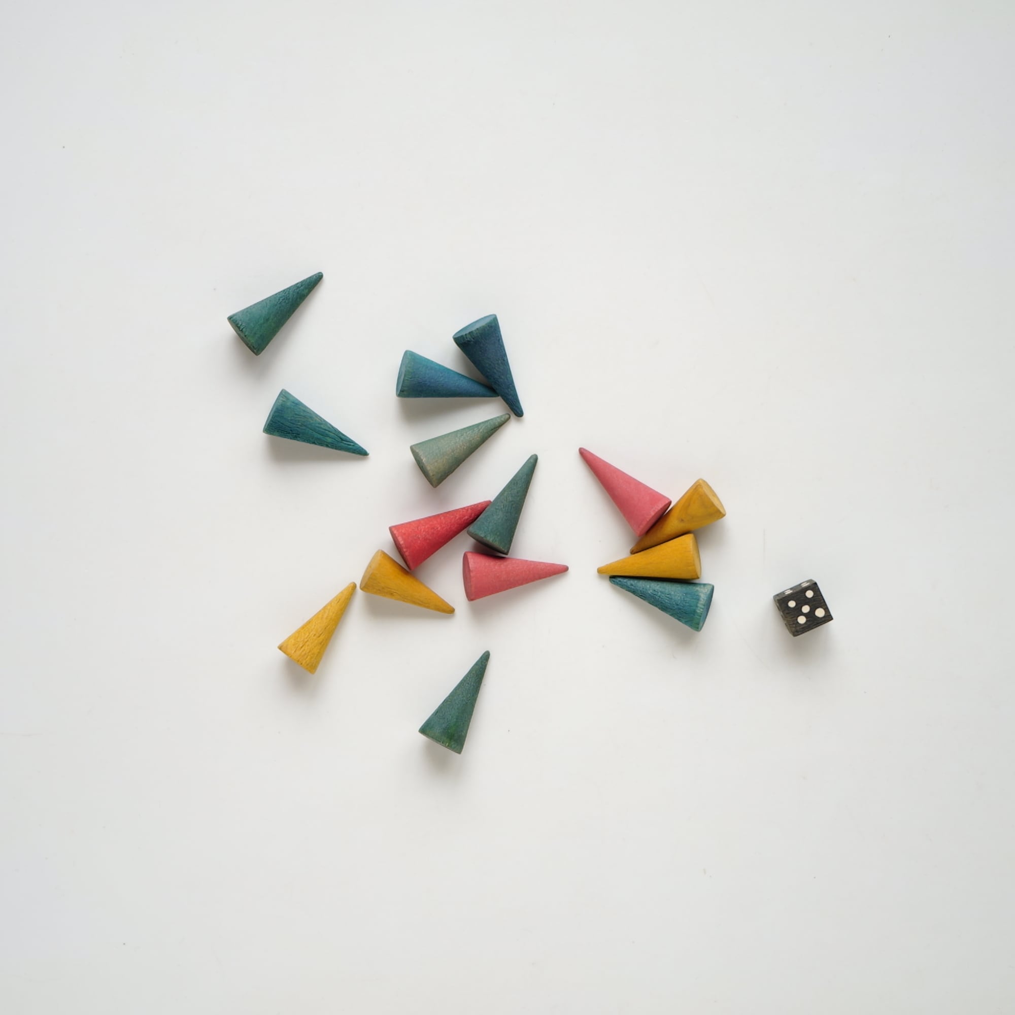 Wooden Game Pieces & Dice | troldhaugen antiques ｜ 北欧