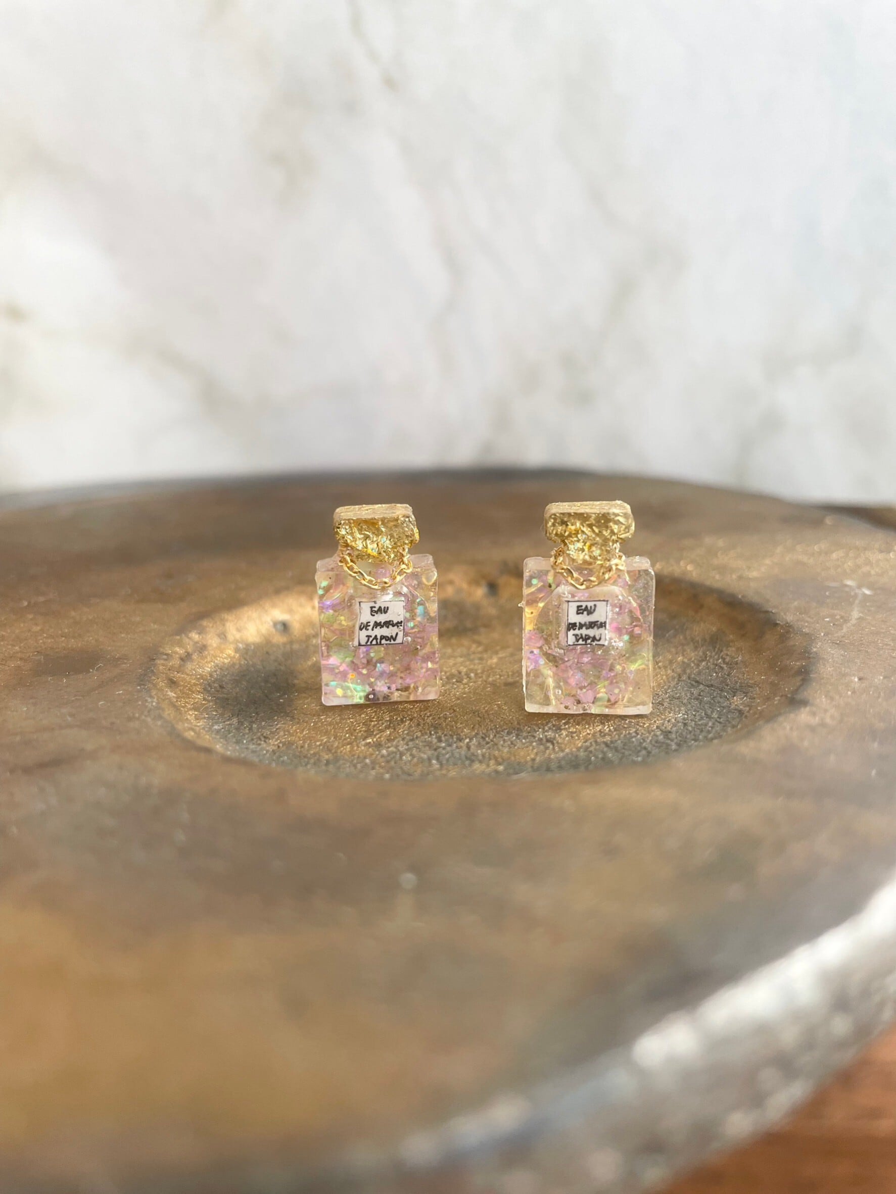 ミニチュア香水瓶風チャーム♡アシメ　ピアス/イヤリング⭐︎ ミニチュア香水瓶風チャームアシメ ピアス/イヤリング︎ クリスタルの