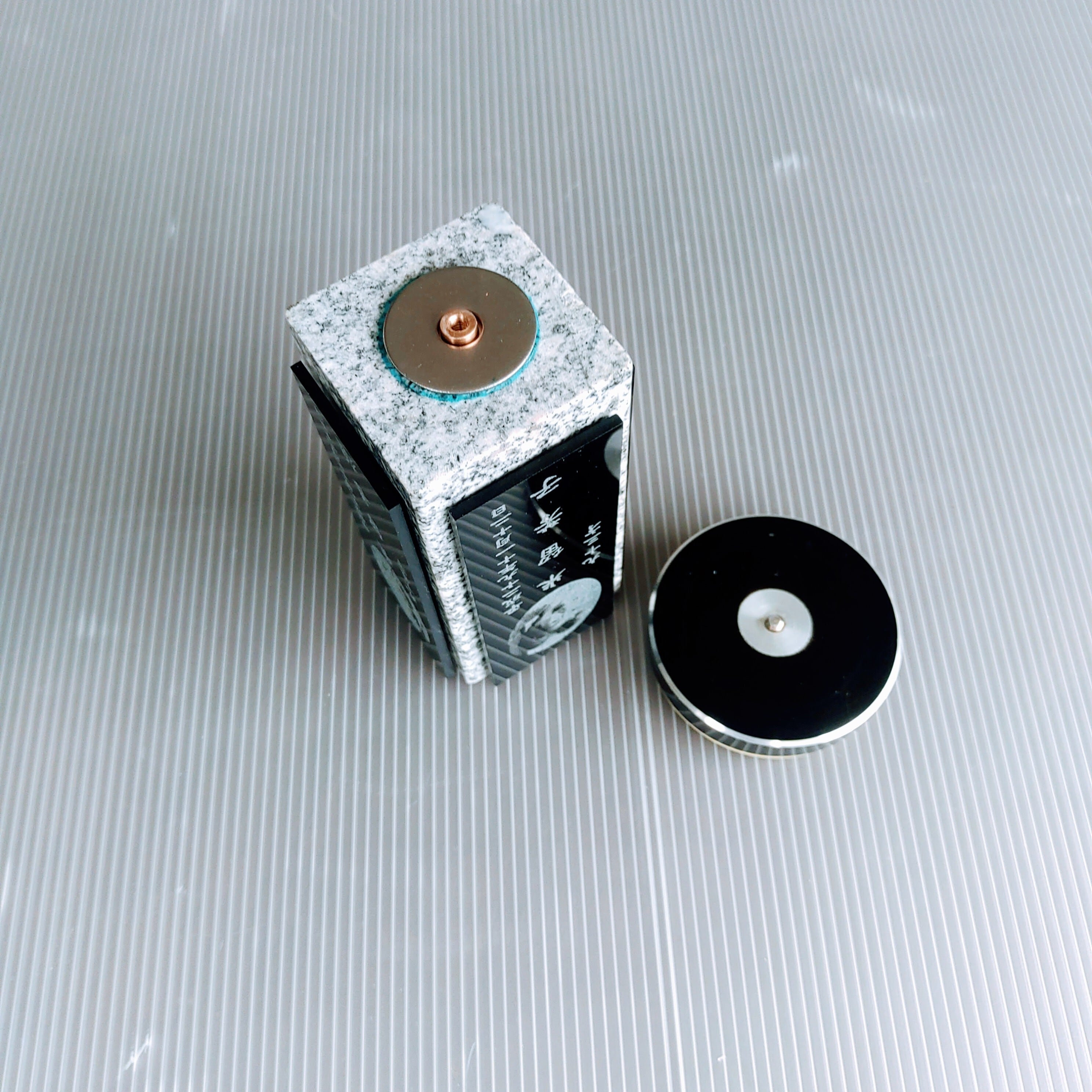 回転位牌　４人用悠想天回　4R50A白　３名様分